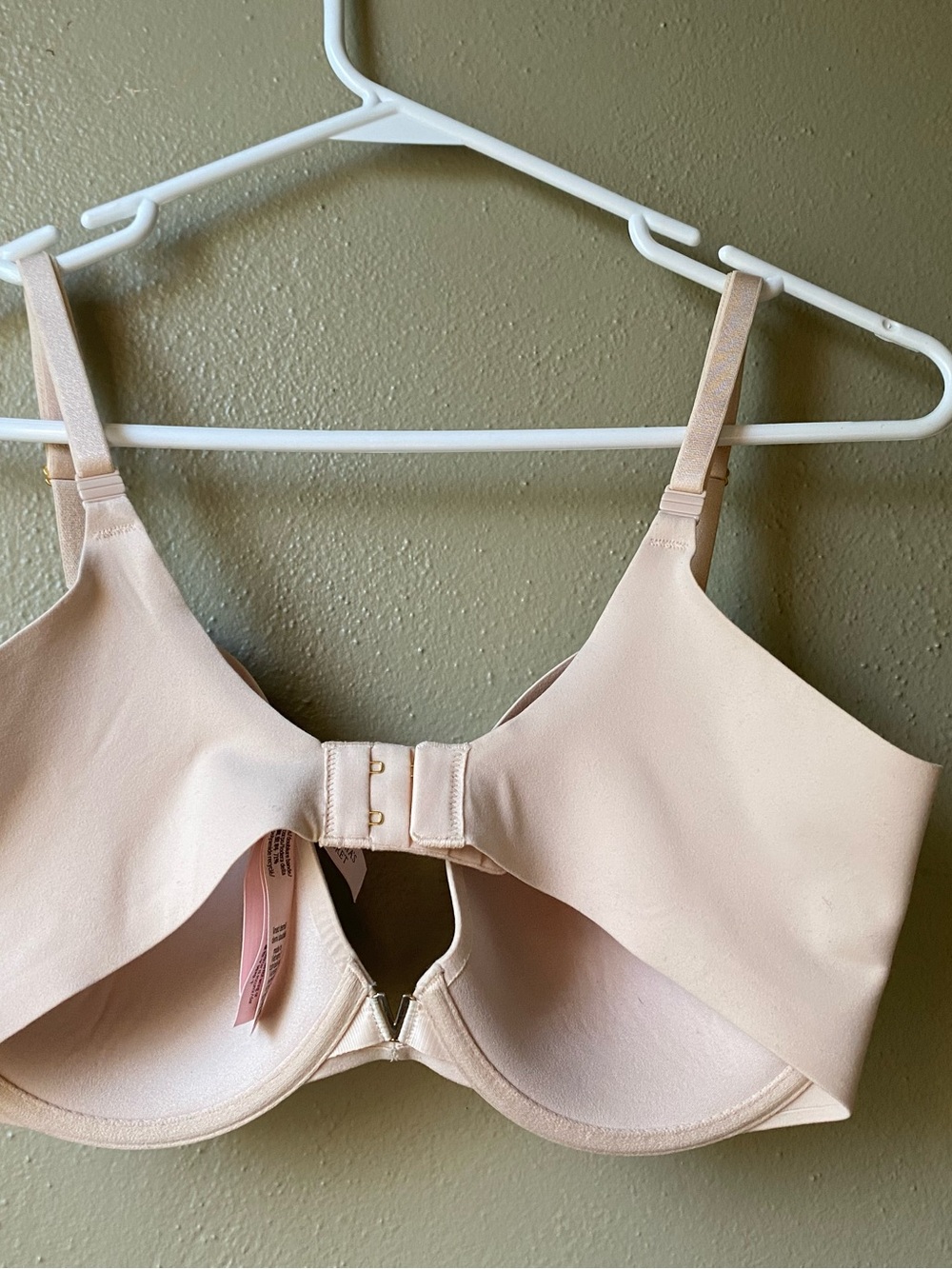 Victoria's Secret Nude Plunge T-Shirt Bra, Love Cloud - Picture 2 of 5